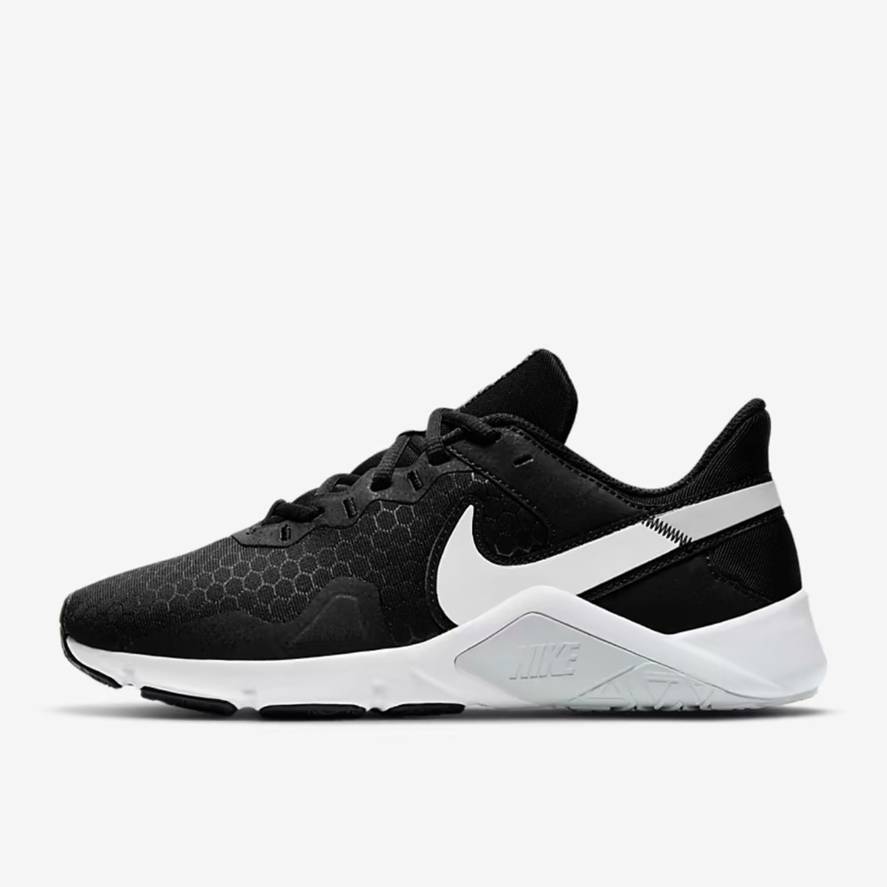 Nike women’s  Black and White Athletic Sneakers